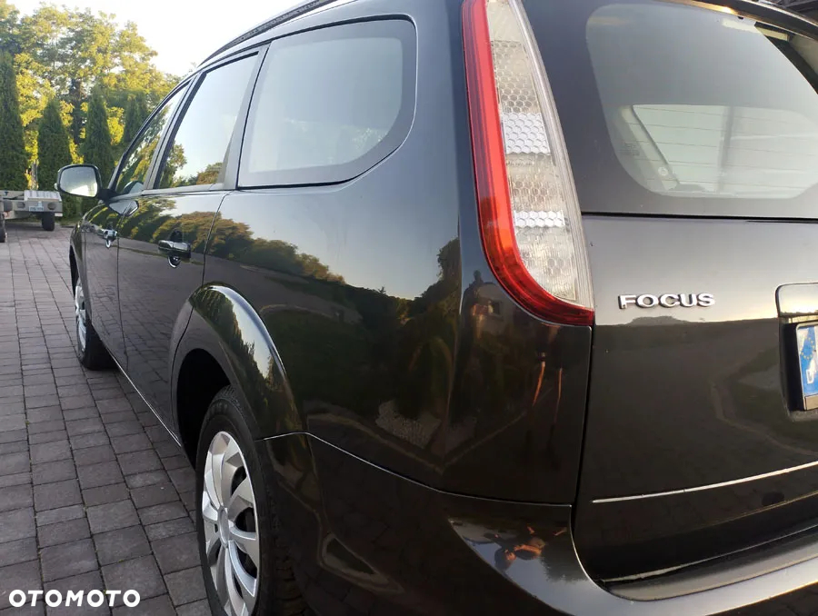 Ford Focus 1.6 16V Trend - 14