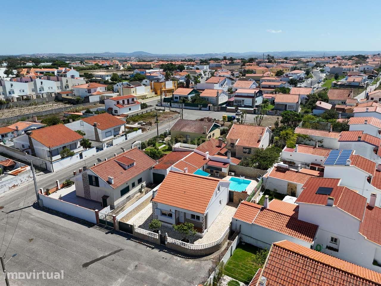 MORADIA TÉRREA T2+2 COM GARAGEM E PISCINA AQUECIDA, NA SILVEIRA, A 5 M - Grande imagem: 3/52