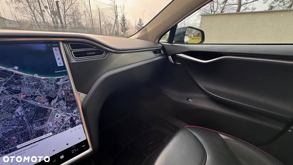 Tesla Model S - 11