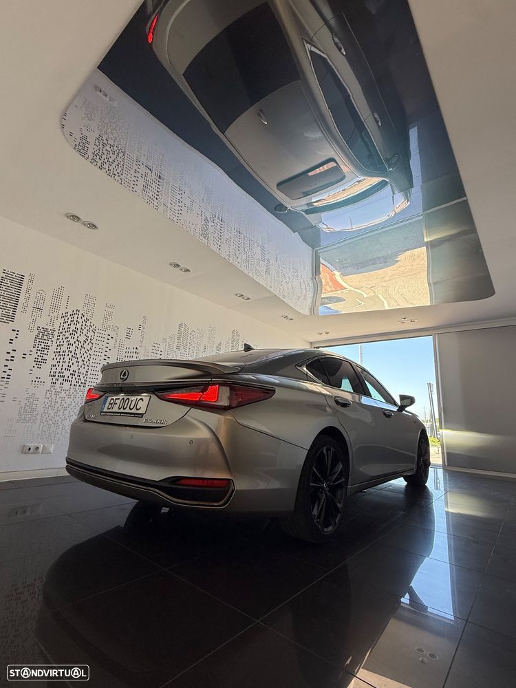 Lexus ES 300h Sport - 13