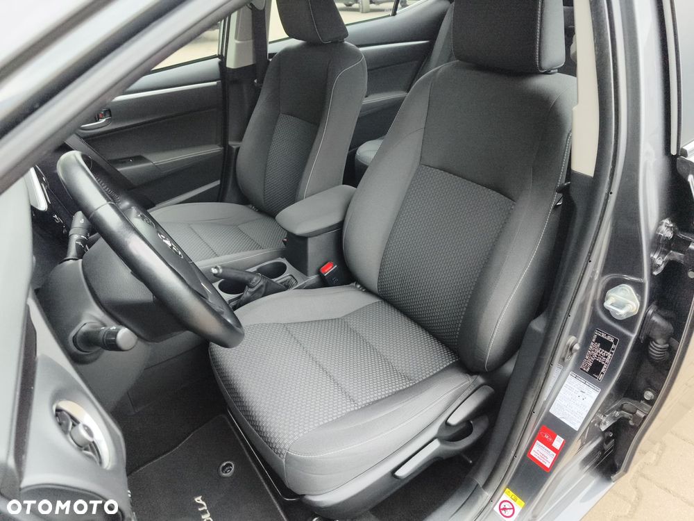 Toyota Corolla 1.6 Classic Plus - 17