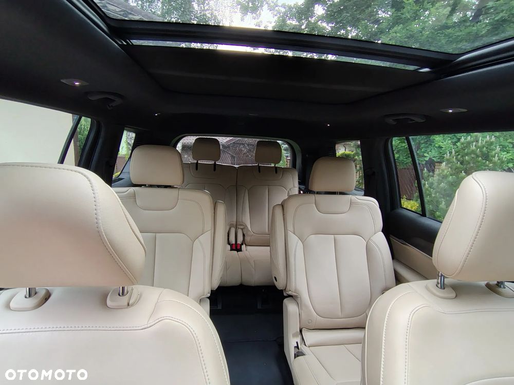 Jeep Grand Cherokee - 28