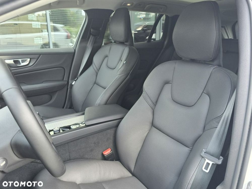 Volvo V60 B4 B DKG Plus Dark - 5