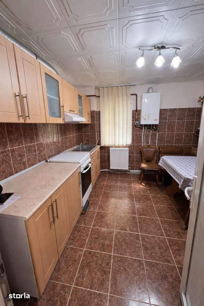 Apartament 3 camere decomandat, et. 2/4, centrală , mobilat,Drăgășani - Imagine principală: 4/11