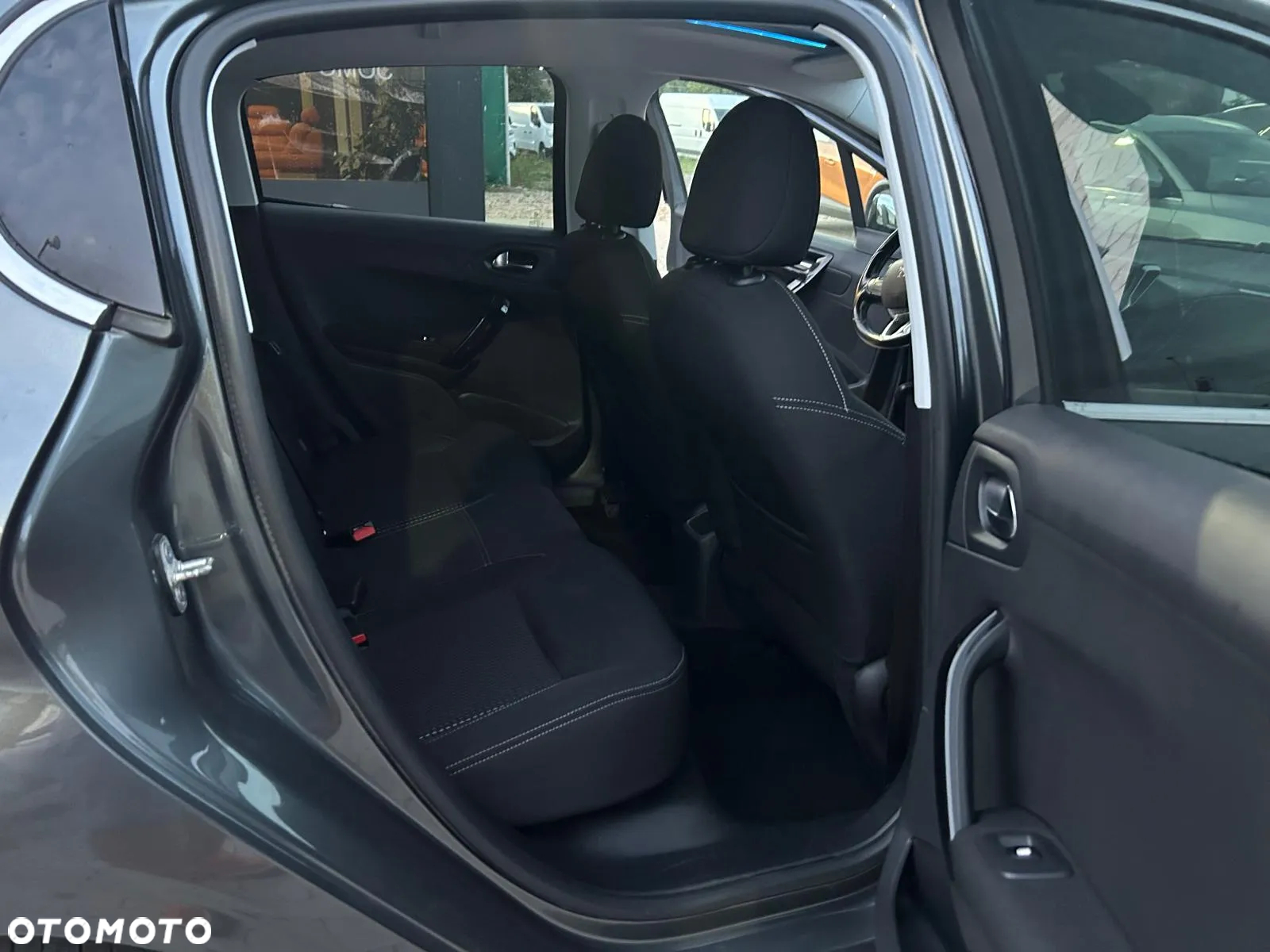 Peugeot 208 1.6 BlueHDi Allure S&S - 21