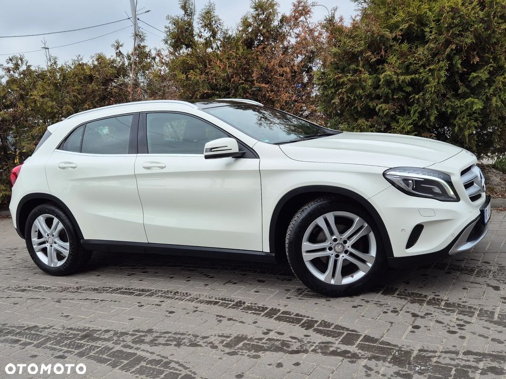 Mercedes-Benz GLA 200 Urban - 16