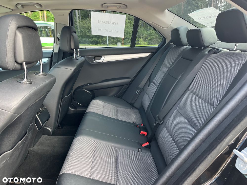 Mercedes-Benz Klasa C 180 CGI Automatik BlueEFFICIENCY Avantgarde - 28