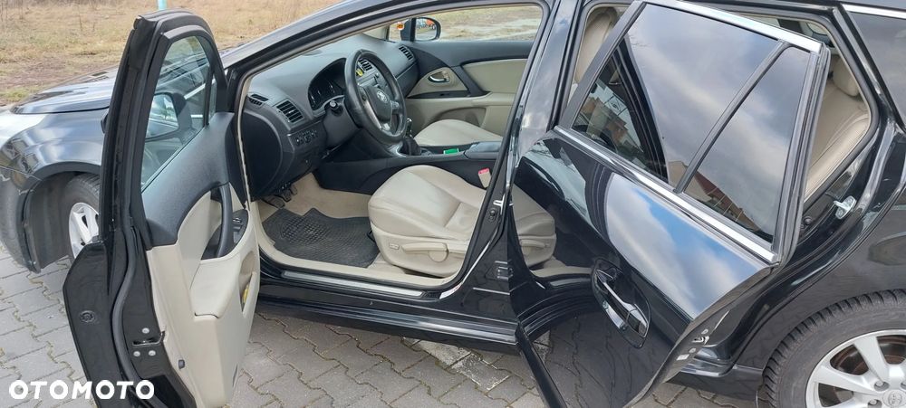 Toyota Avensis 2.2 D-4D Sol Plus NAVI - 12
