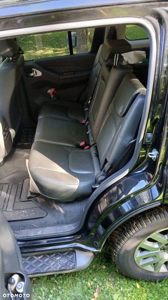 Nissan Pathfinder 2.5 D LE - 20
