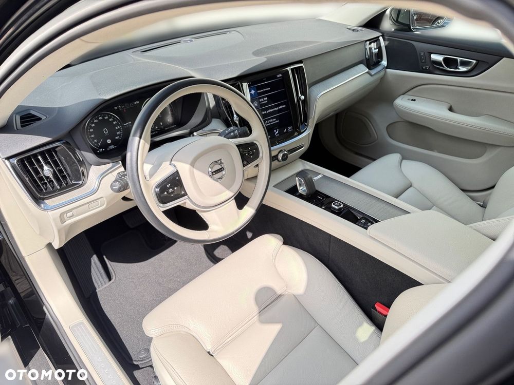 Volvo V60 Cross Country - 13