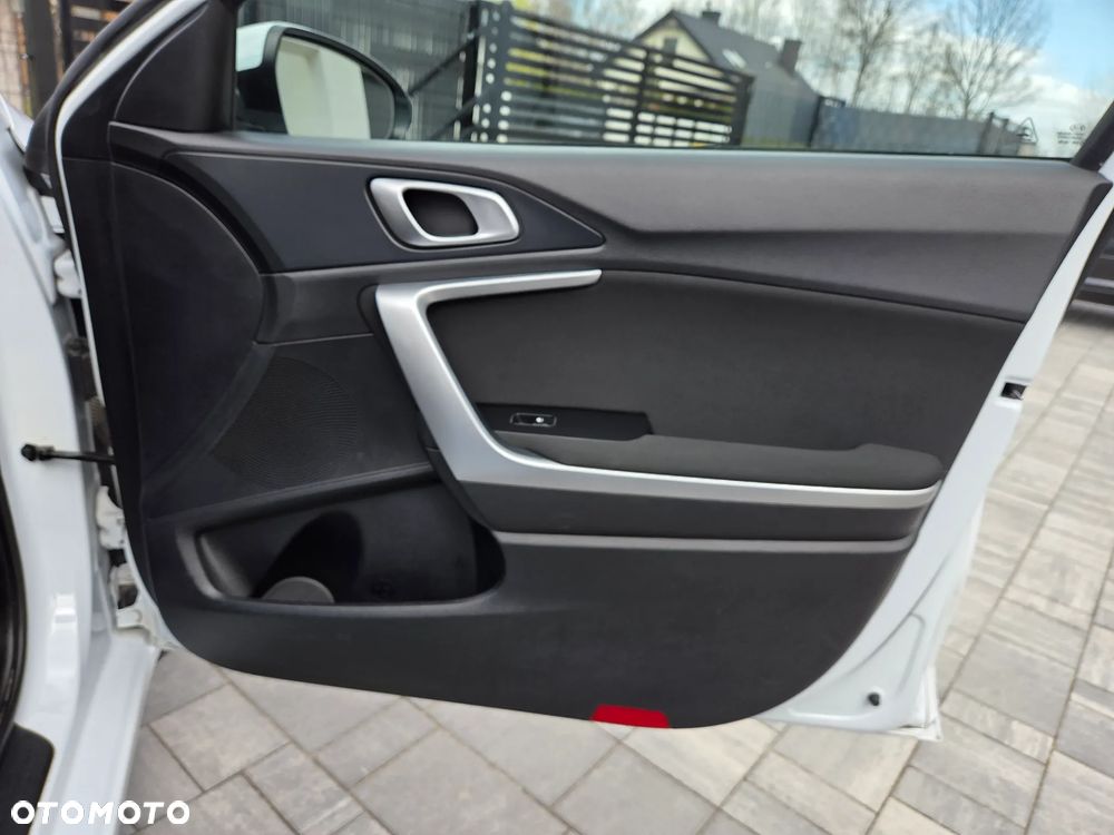 Kia Ceed 1.6 CRDi SCR M - 24