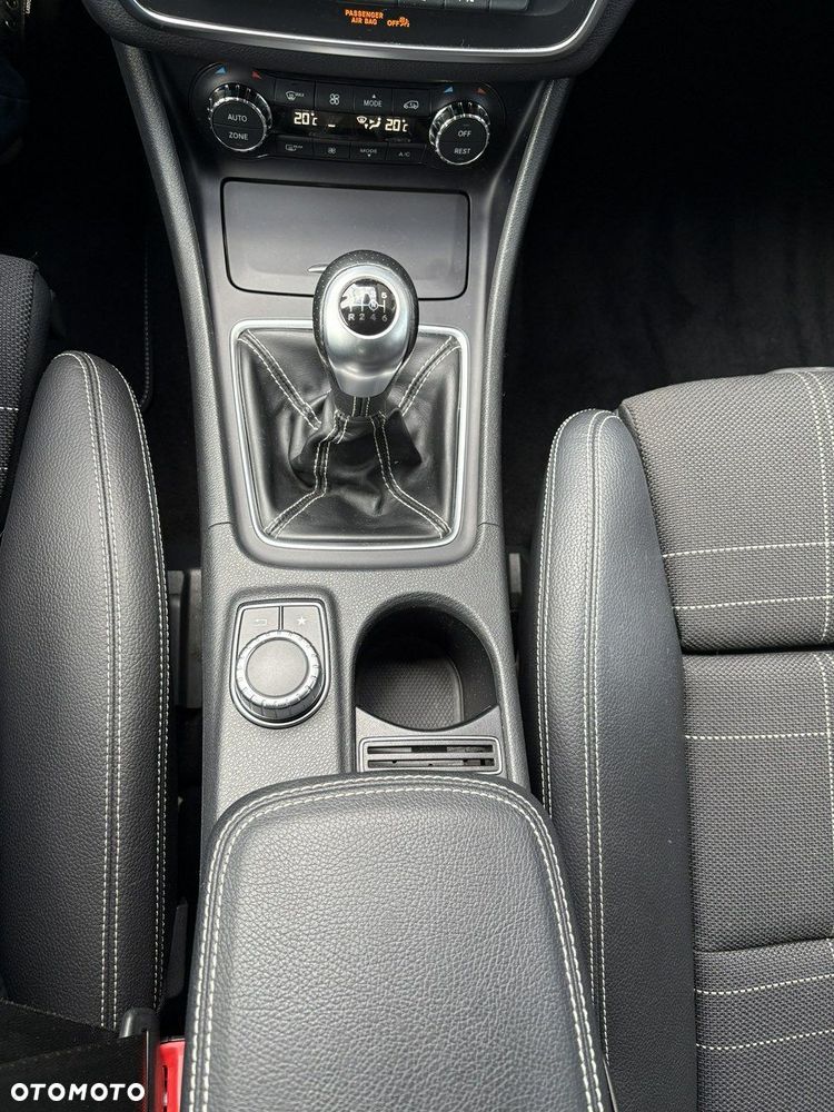 Mercedes-Benz GLA - 28