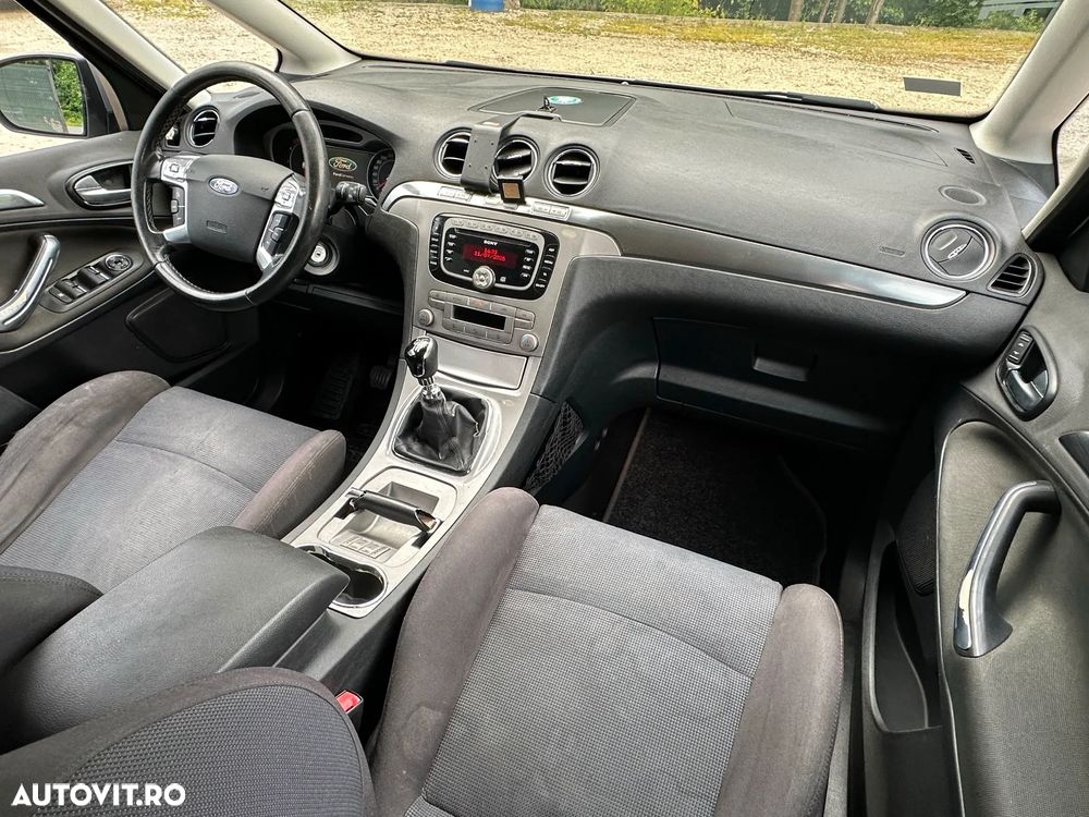 Ford S-Max - 12