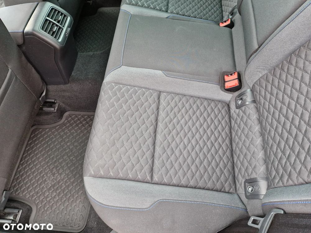 Volkswagen Golf - 22