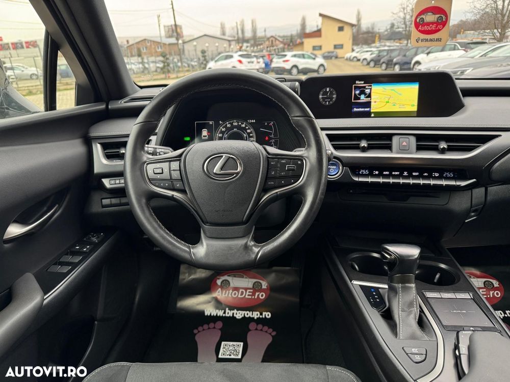 Lexus UX - 10