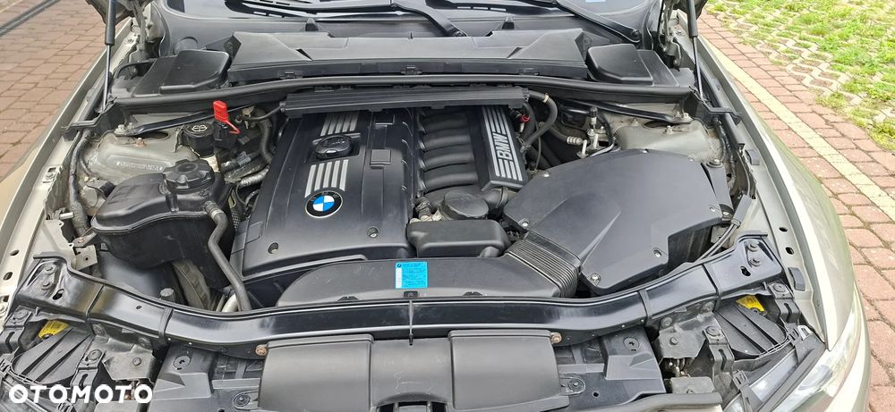BMW Seria 3 325i - 5