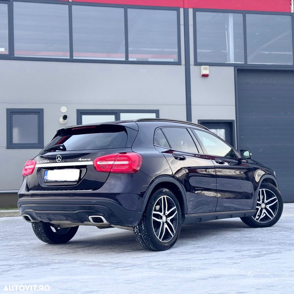 Mercedes-Benz GLA 200 d 4MATIC Aut. - 3