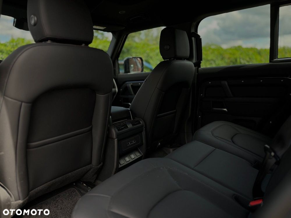 Land Rover Defender - 21