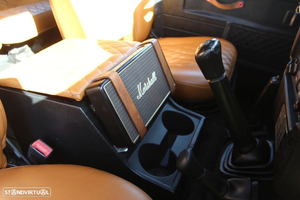 Land Rover Defender 110 Black Pearl Limited Edition - 33
