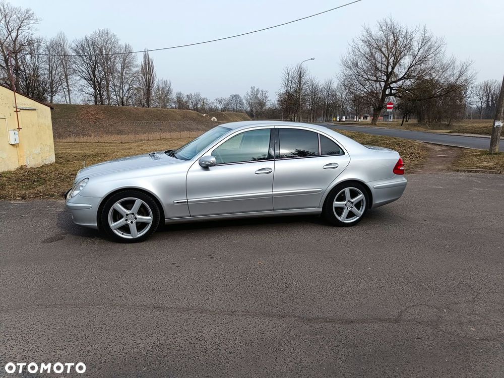Mercedes-Benz E-Class 2004 photo 3