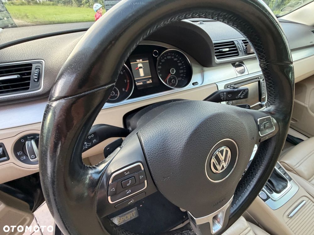 Volkswagen Passat - 13