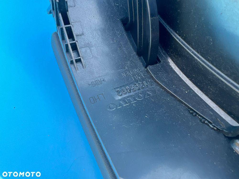 SCHOWEK PASAŻERA VOLVO V70 39831231 31305492 - 4