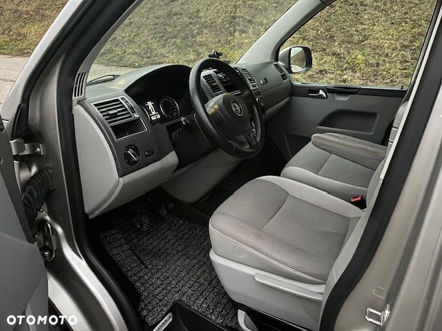 Volkswagen Caravelle - 10