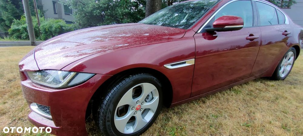 Jaguar XE 2.0 T R-Sport - 2