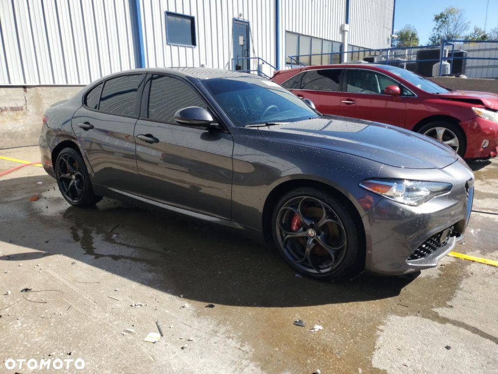 Alfa Romeo Giulia 2.0 Turbo 16V AT8-Q4 Ti - 4