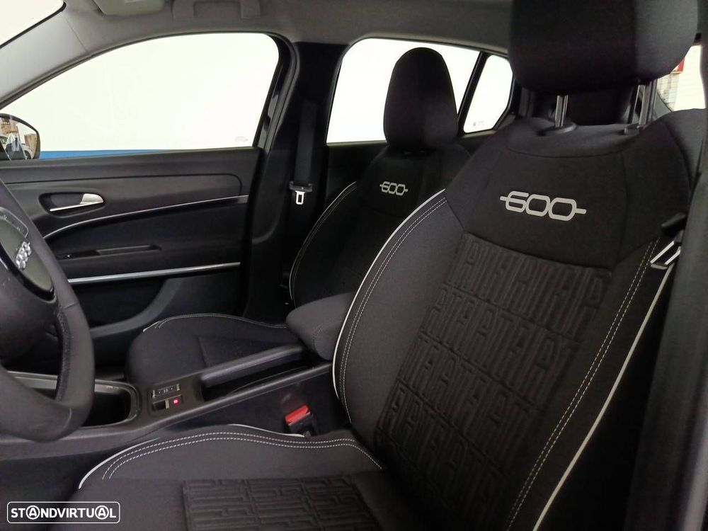 Fiat 600e 54 kWh (RED) - 9