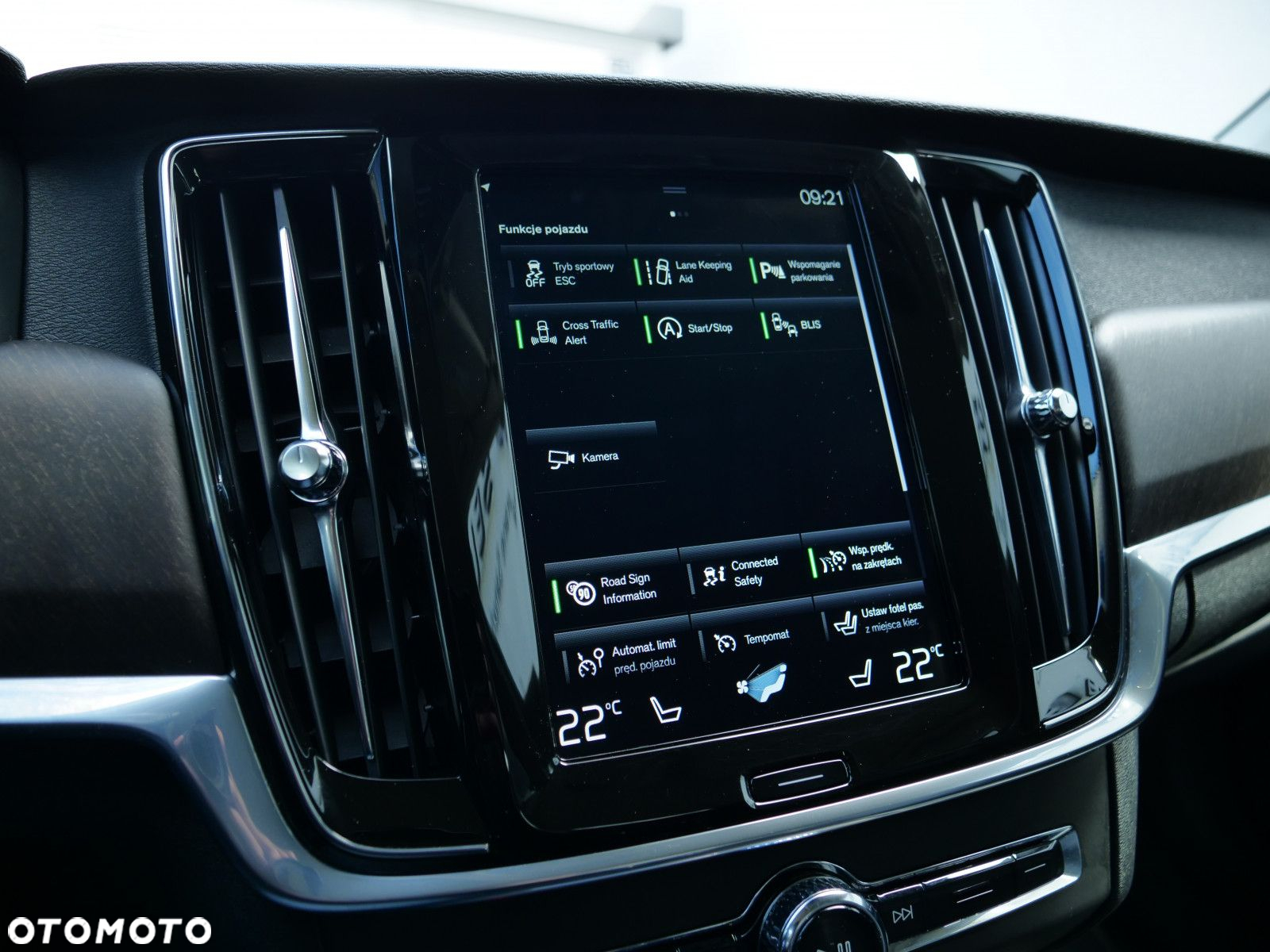 Volvo V90 Cross Country - 21