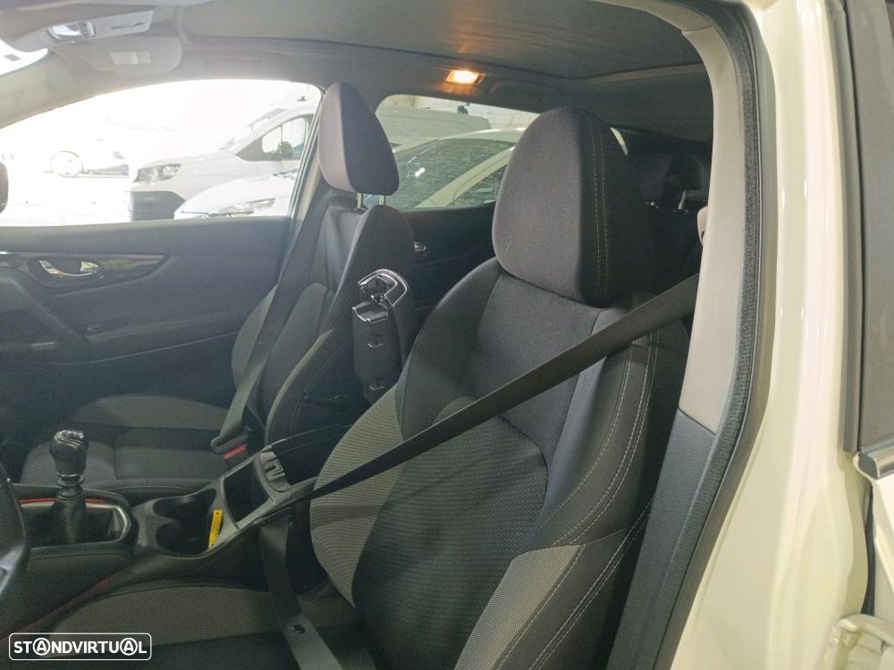 Nissan Qashqai 1.5 dCi N-Connecta J18 - 6