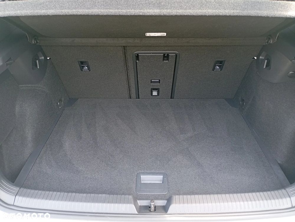 Volkswagen Golf 1.5 eTSI OPF DSG R-Line - 33