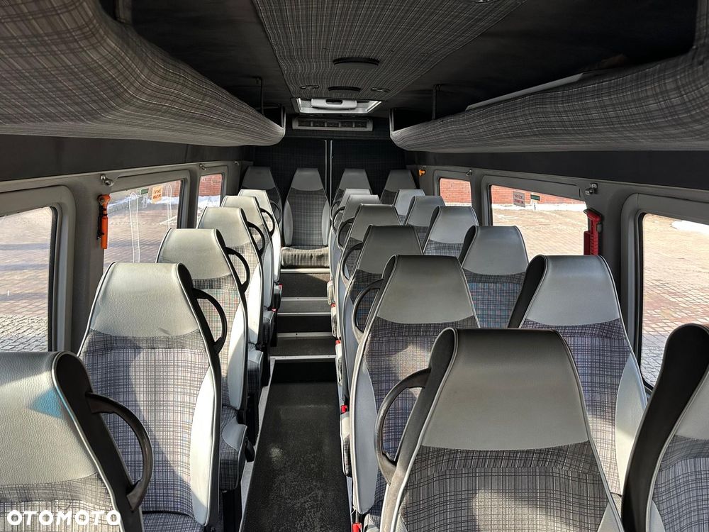 Mercedes-Benz 519 - 4