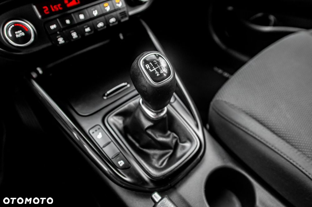 Kia Carens 1.6 GDI ISG Spirit - 33