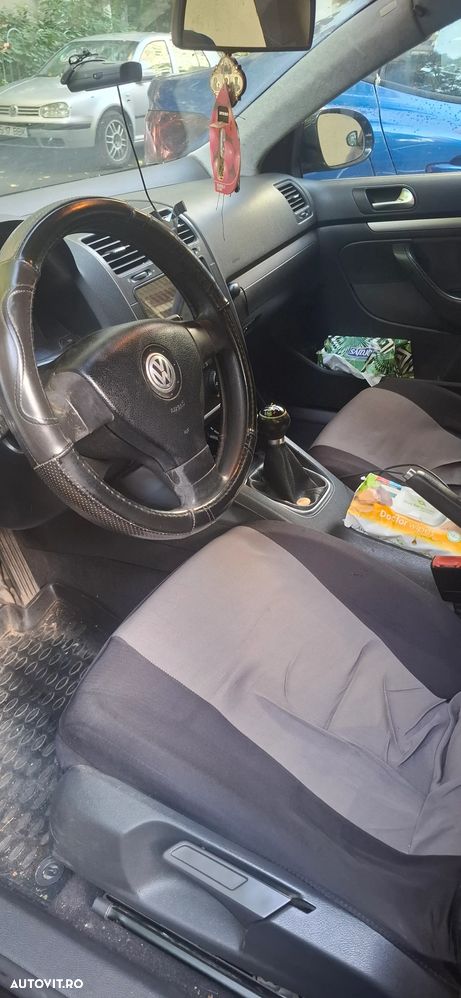 Volkswagen Jetta - 4
