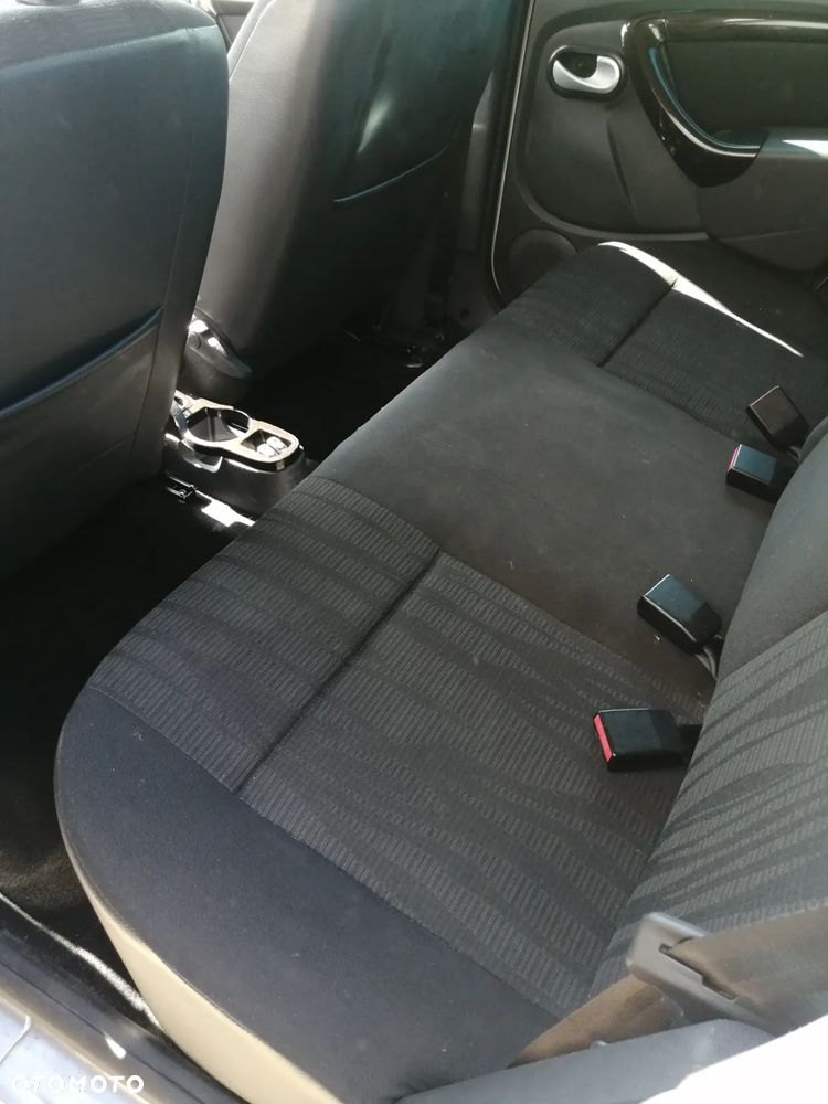 Dacia Duster 1.6 16V 4x2 - 6