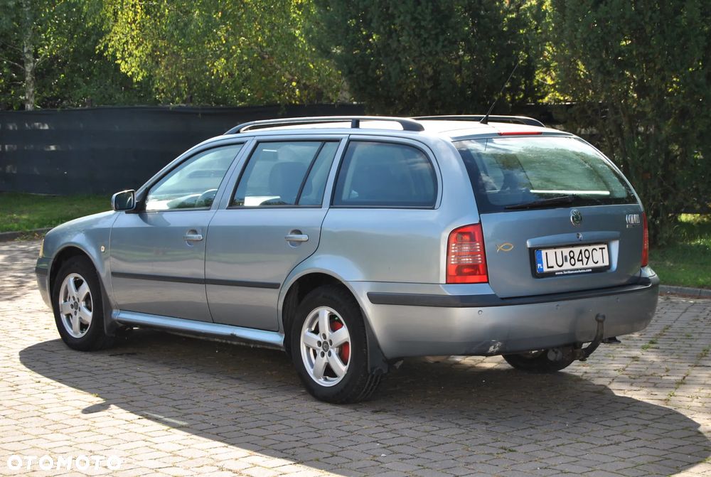 Skoda Octavia 1.6 Combi Ambiente - 4