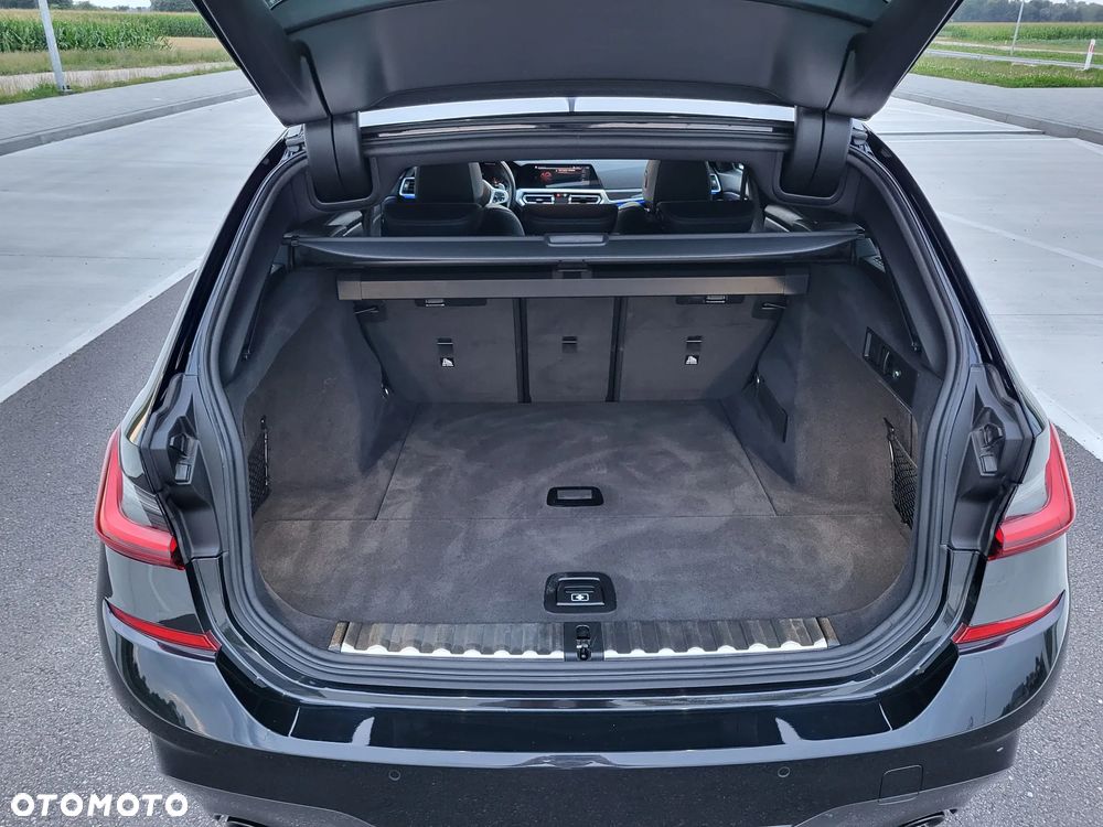 BMW Seria 3 320d Touring xDrive M Sport - 37