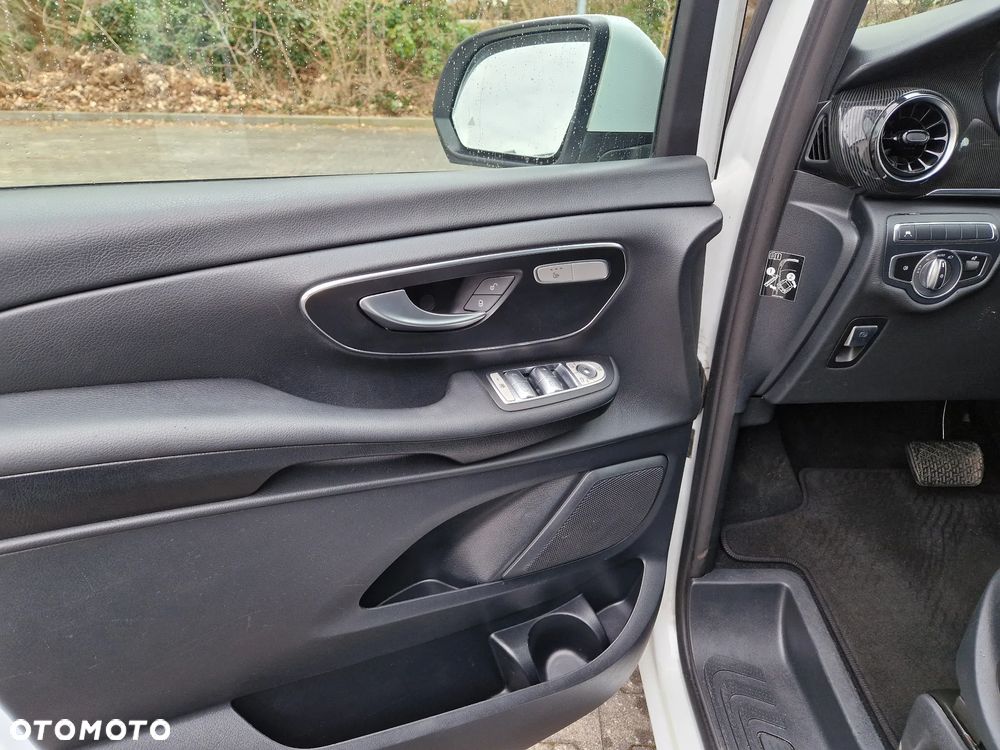 Mercedes-Benz Klasa V 220 d lang 9G-TRONIC - 26