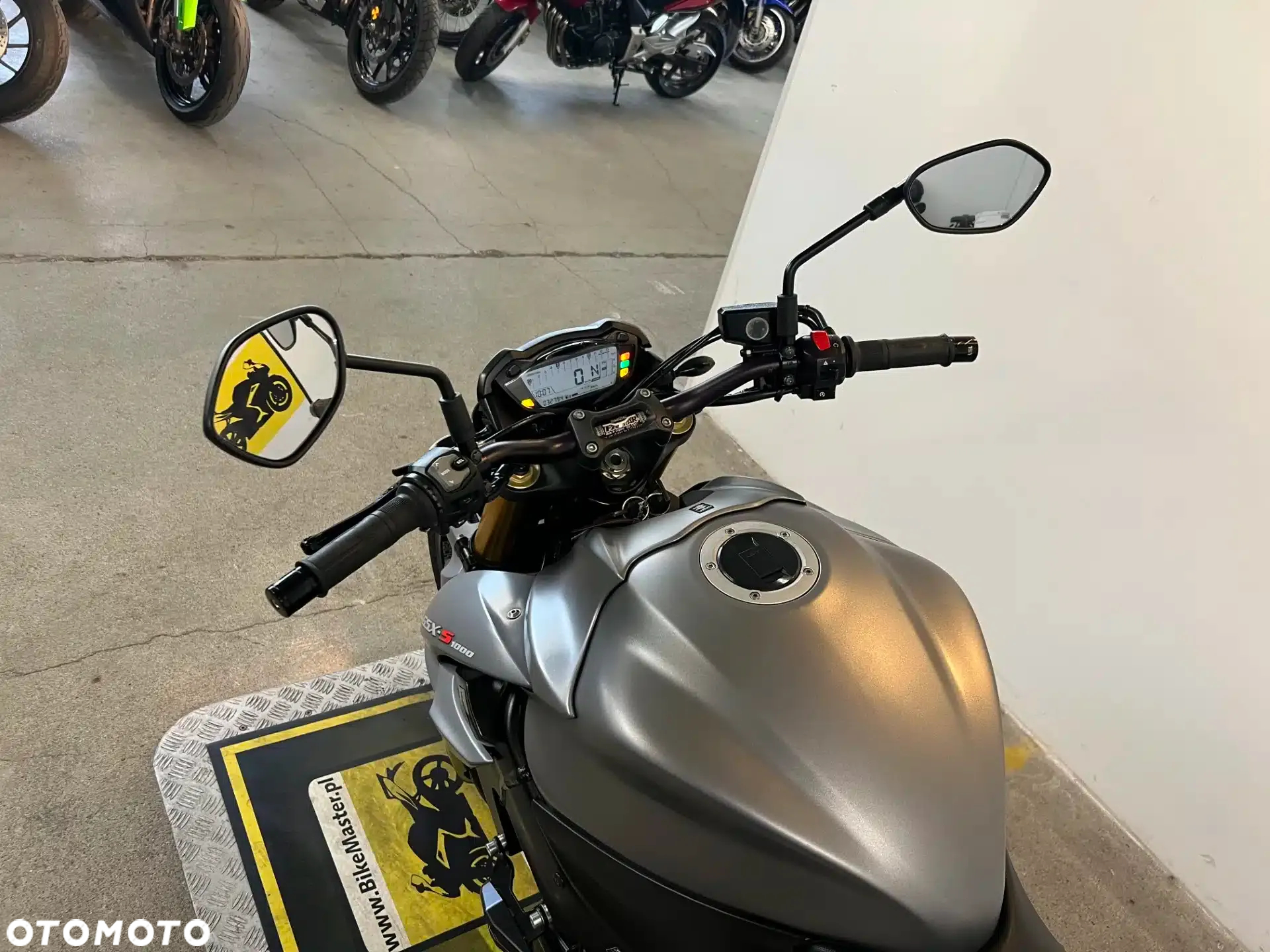 Suzuki GSX 1000 - 26
