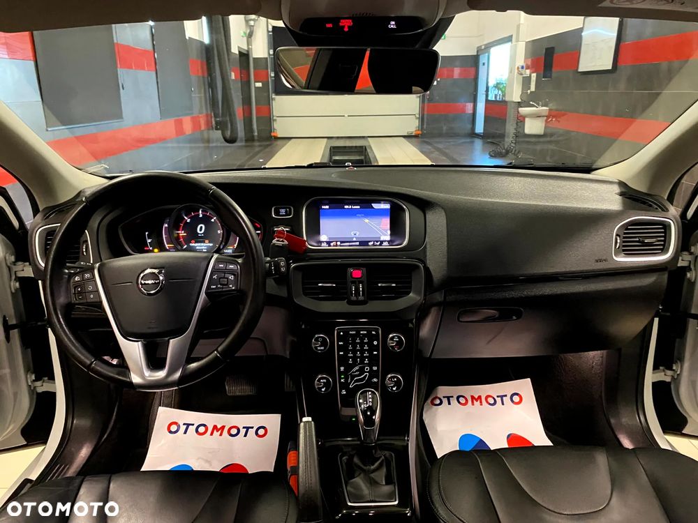 Volvo V40 D3 Drive-E SCR Momentum - 16