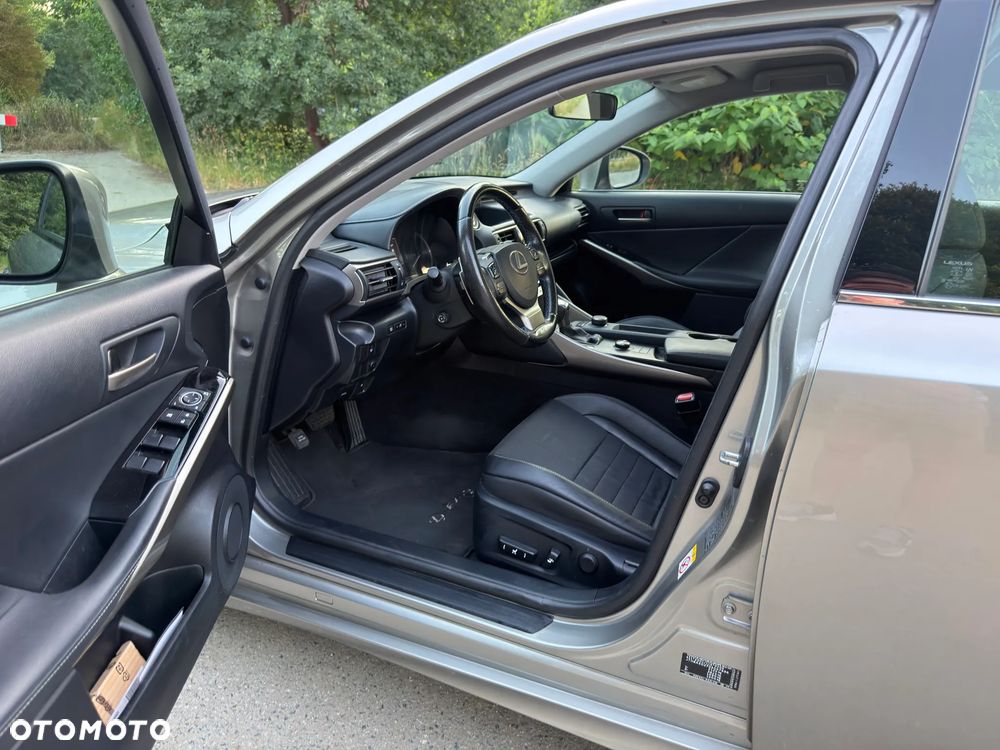 Lexus IS 200t / 300 Elegance - 18
