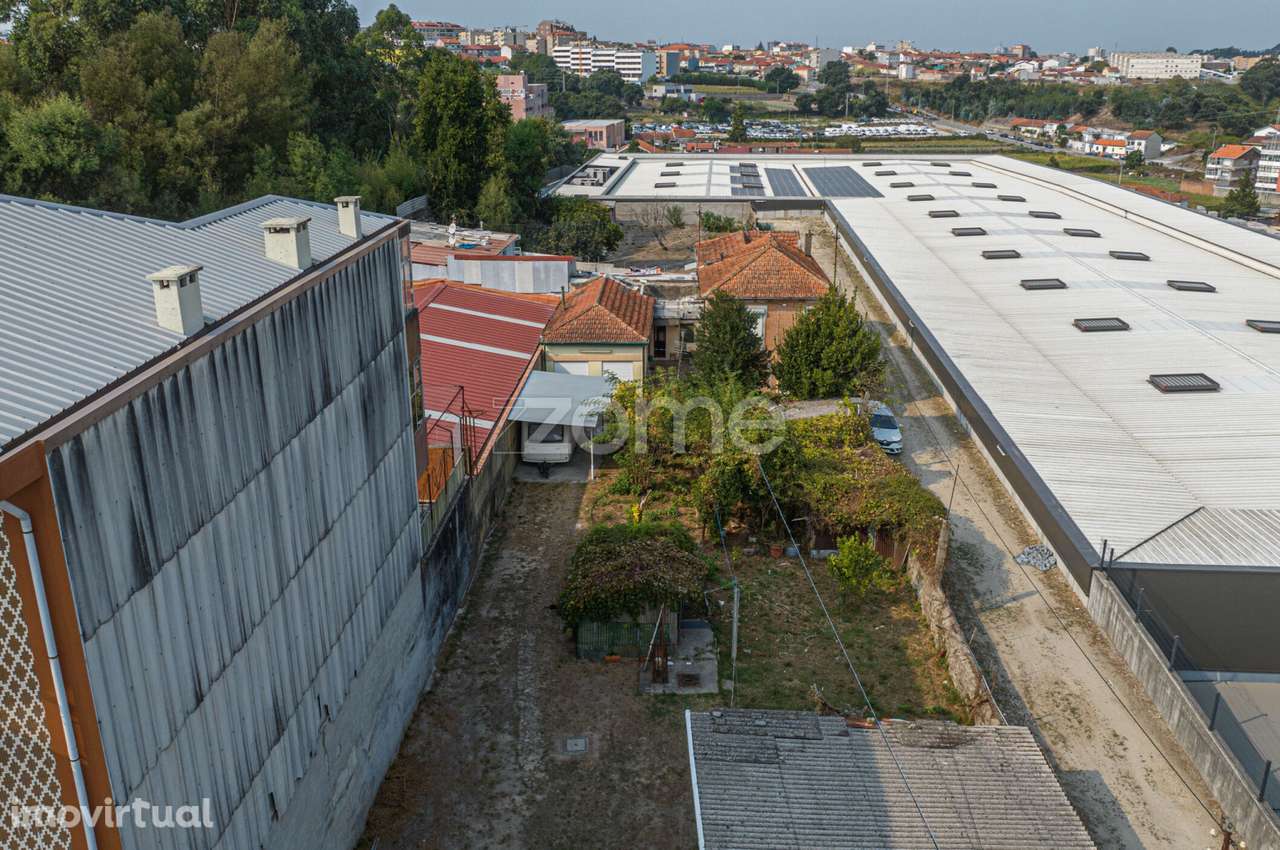 Terreno com 2 Moradias Independentes / Paranhos, Porto - Grande imagem: 3/16
