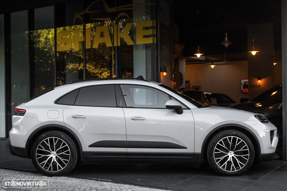 Porsche Macan Electric 4 - 11