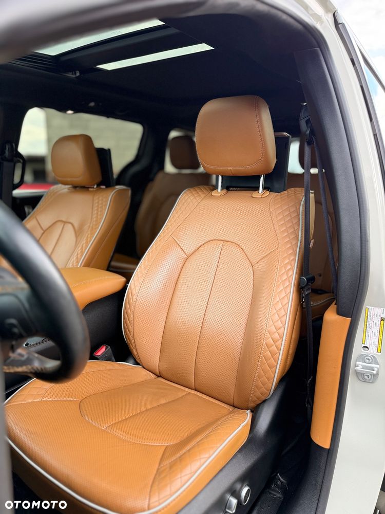 Chrysler Pacifica - 25