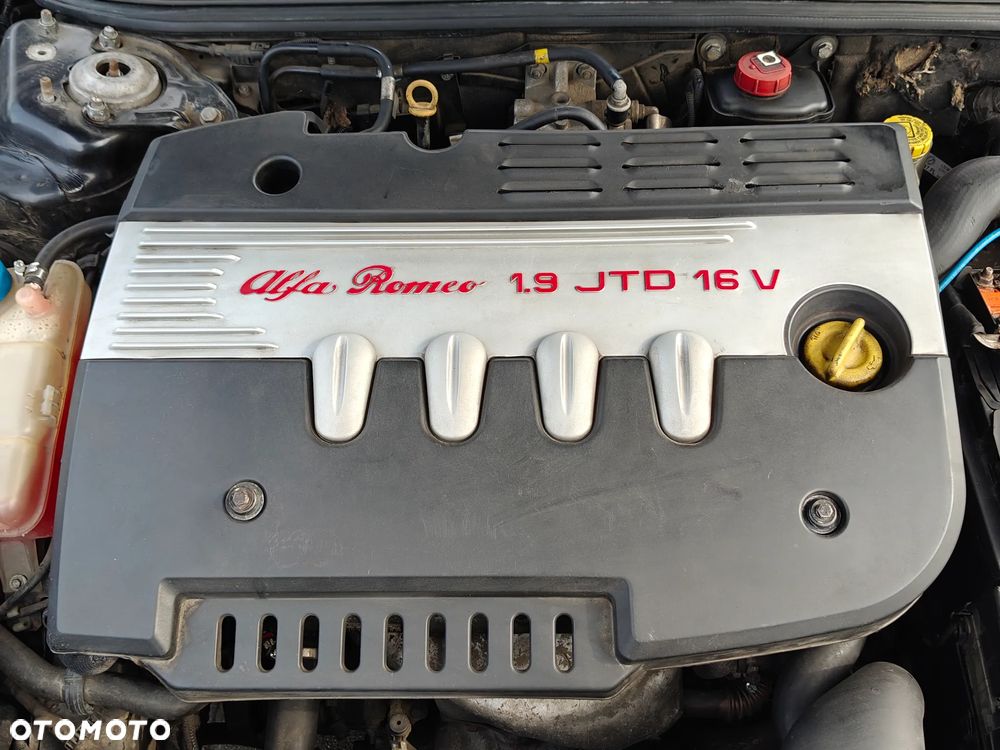 Alfa Romeo 147 1.9 JTD 16V Black Line - 12