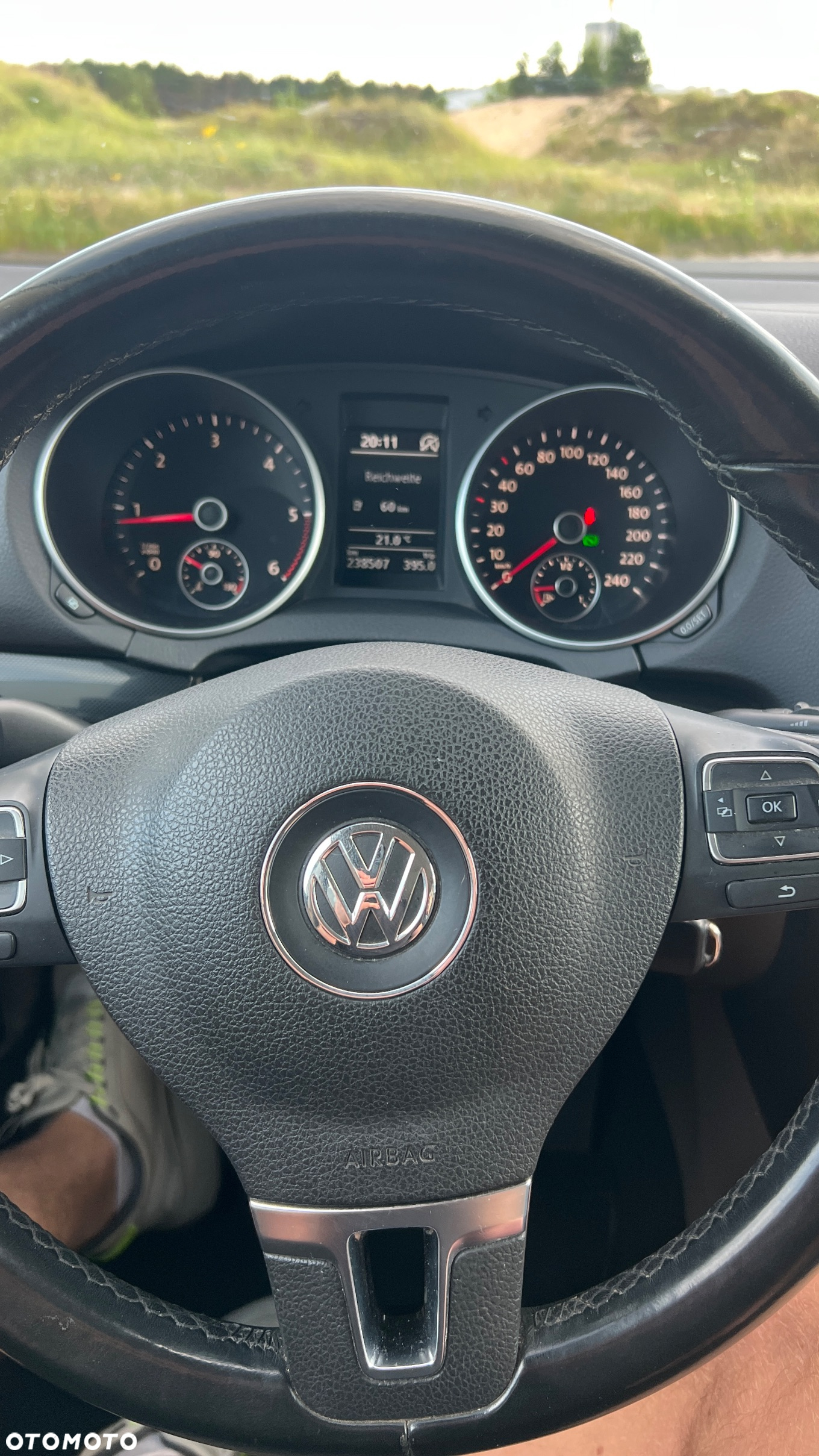 Volkswagen Golf 1.6 TDI BlueMotion Technology DSG Comfortline - 8