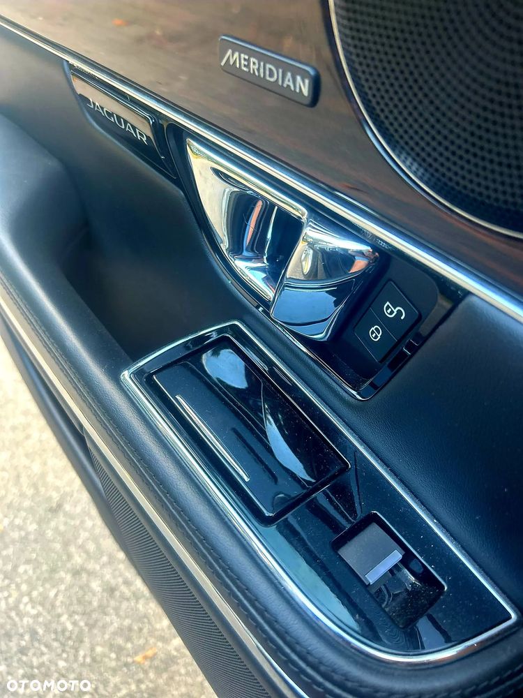 Jaguar XJ 3.0 D V6 Premium Luxury - 22