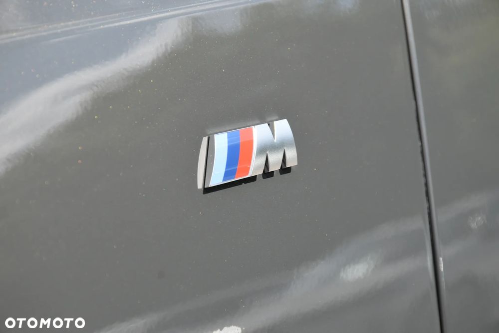BMW Seria 3 330i xDrive M Sport - 9